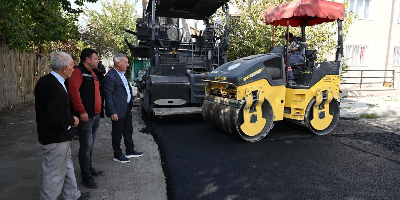 Yeşilyurt’ta yol çalışmaları sürüyor