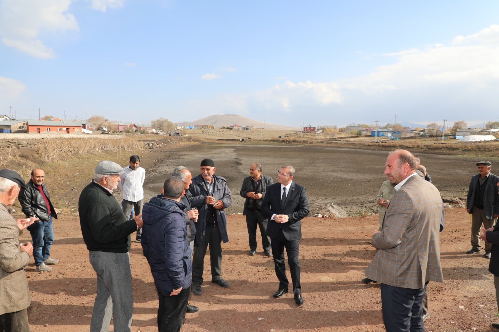 Kars Valisi Polat’ın Köy Ziyaretleri Devam Ediyor