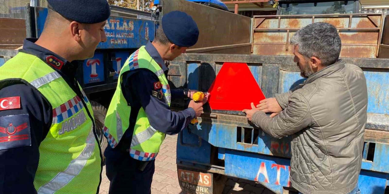 Malatya’da jandarma reflektör kullanımına dikkat çekti