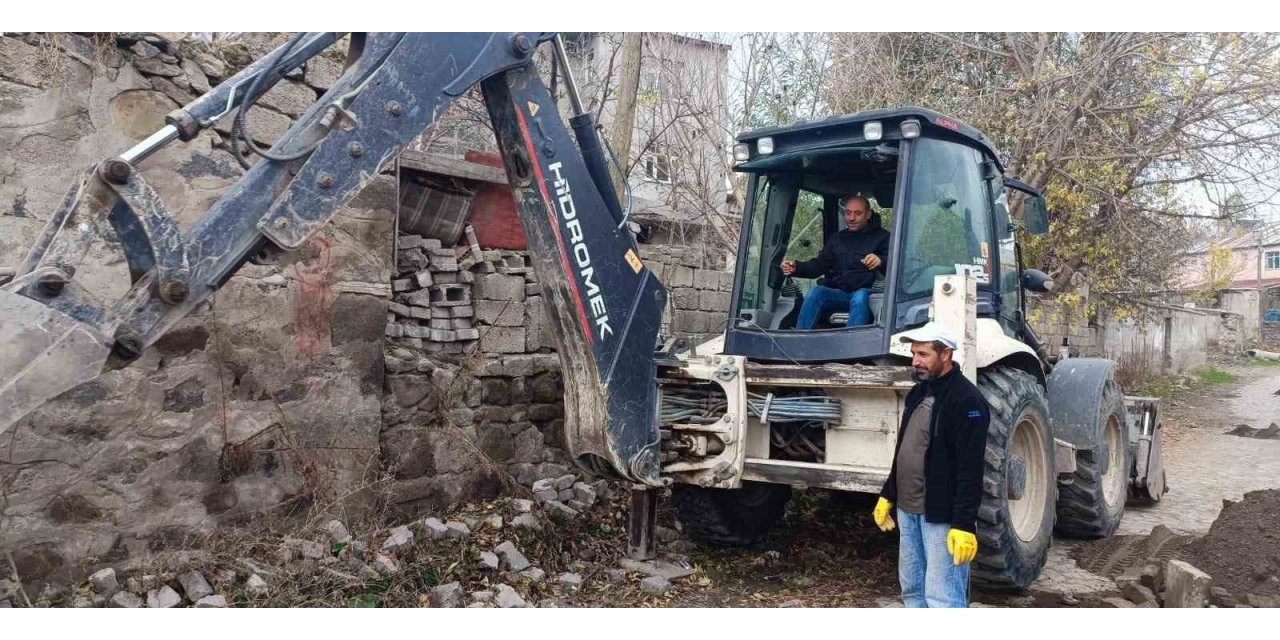 Bulanık Belediyesi 95 bin metrekare kilitli parke taşı döşedi