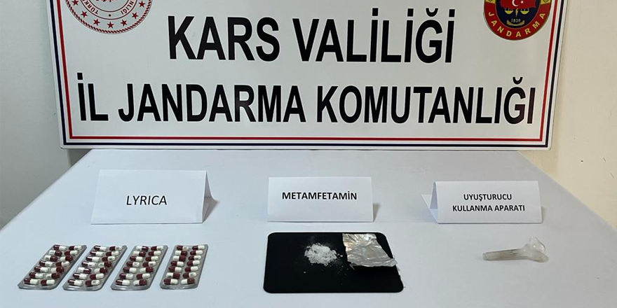 Kars’ta durdurulan araçlardan uyuşturucu ve kaçak sigara çıktı