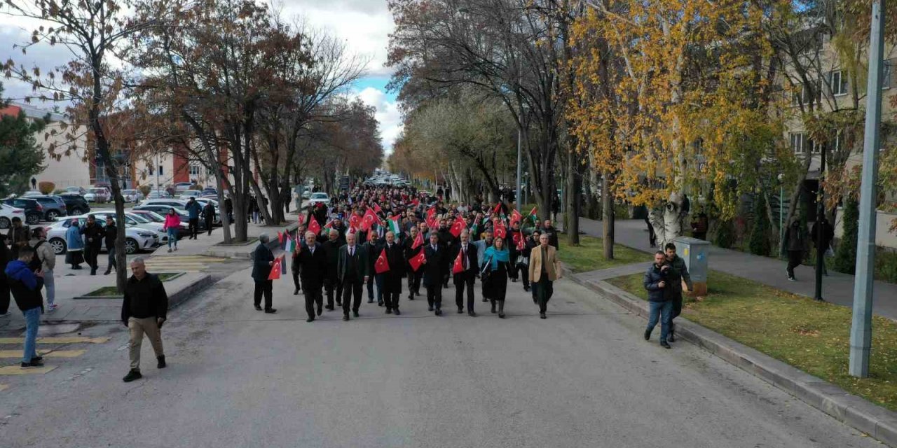 Erzurum’da öğrenci ve akademisyenler Filistin için yürüdü