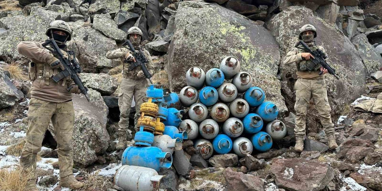 Ağrı’da PKK/KCK barınma alanlarına yapılan aramada çok sayıda malzeme ele geçirildi