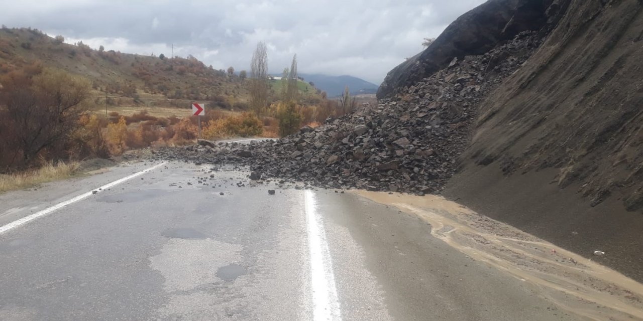 Tunceli’de sağanak yağış ve fırtına etkili oluyor