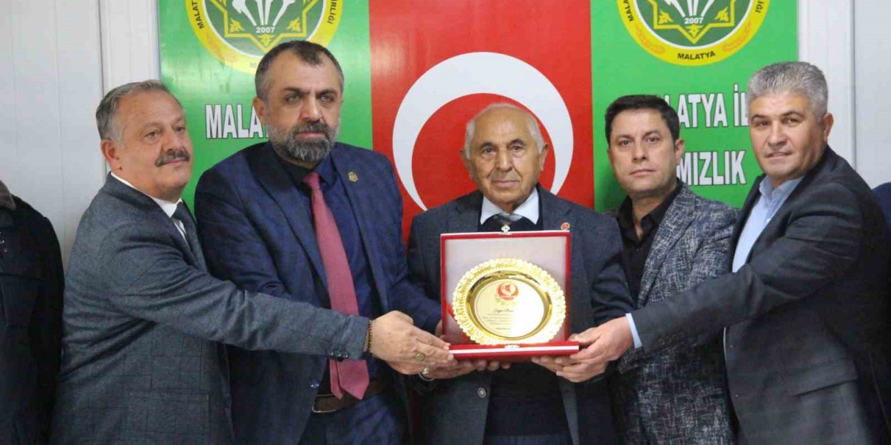 Muhtarlardan tarıma yapılan hizmete plaketle teşekkür