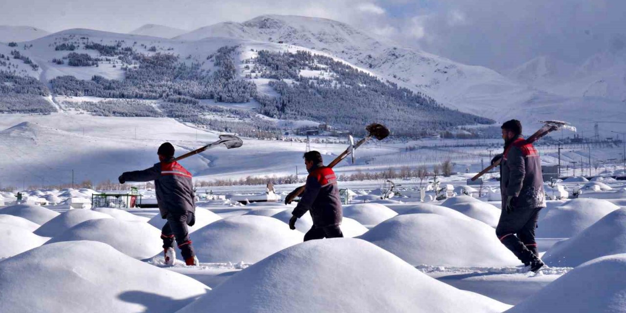 Erzurum’da kış mezarları hazır