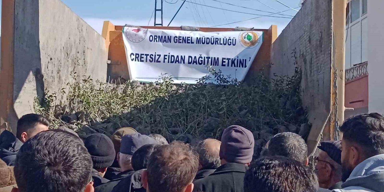 Özalp’te 10 bin ceviz ve badem fidesi dağıtıldı