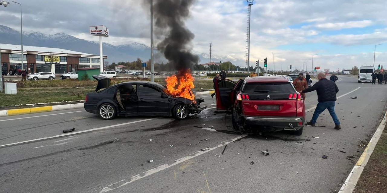 Erzincan’da zincirleme trafik kazası: 6 yaralı