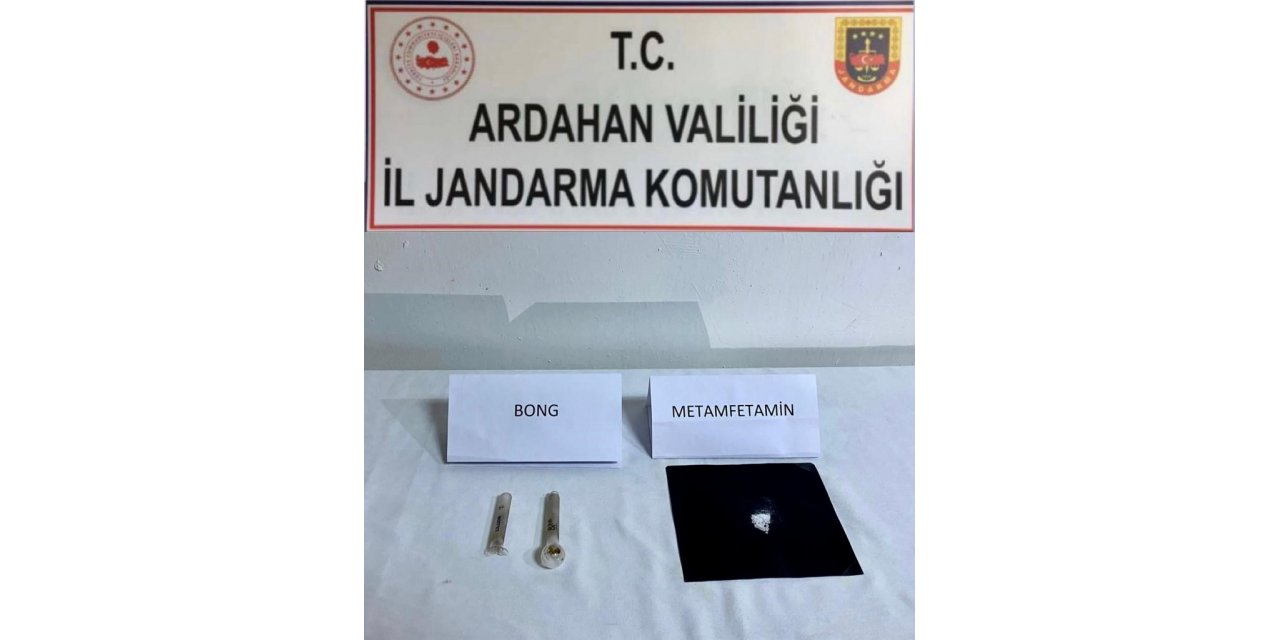 Ardahan’da üzerinde uyuşturucu bulunan zanlı gözaltına alındı