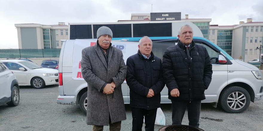 CHP, Kars Adliyesi önünde “Adalet ve Demokrasi Nöbeti”ni başlattı