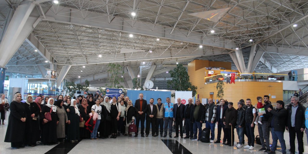 Kars'tan Umre yolcuları dualarla Medine'ye uğurlandı