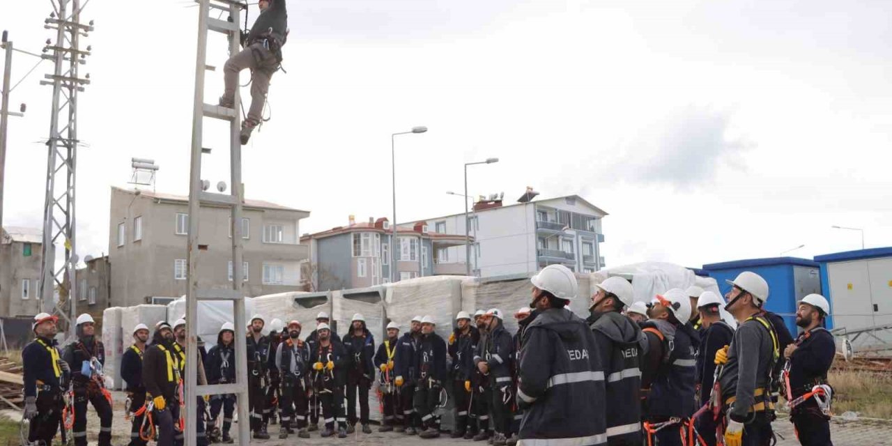 VEDAŞ’tan saha personeline güvenli çalışma eğitimi