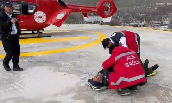 Göğüs ağrısı şikayeti olan hasta için helikopter havalandı