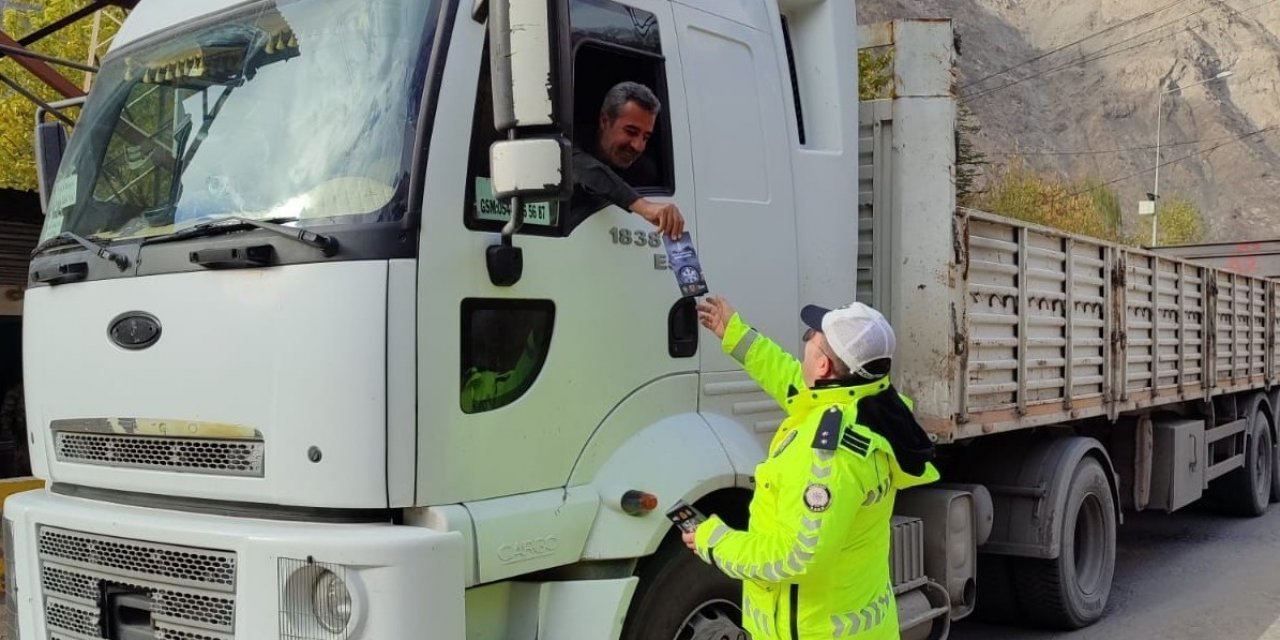 Hakkari’de kış lastiği uygulaması