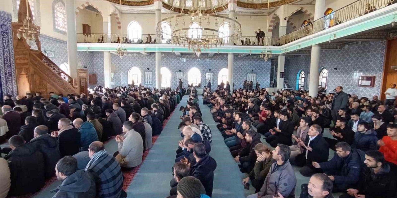 Van’daki camilerde Filistin için dua edildi