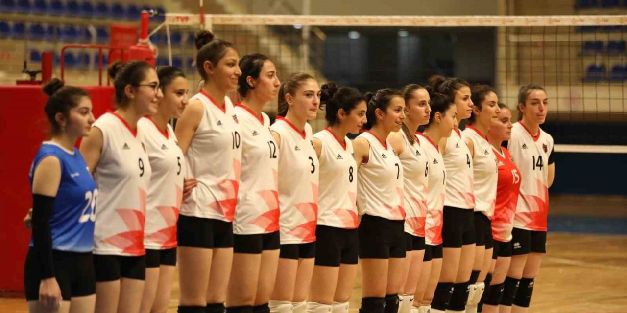 Voleybolda Van derbisinin galibi Büyükşehir Belediyespor oldu