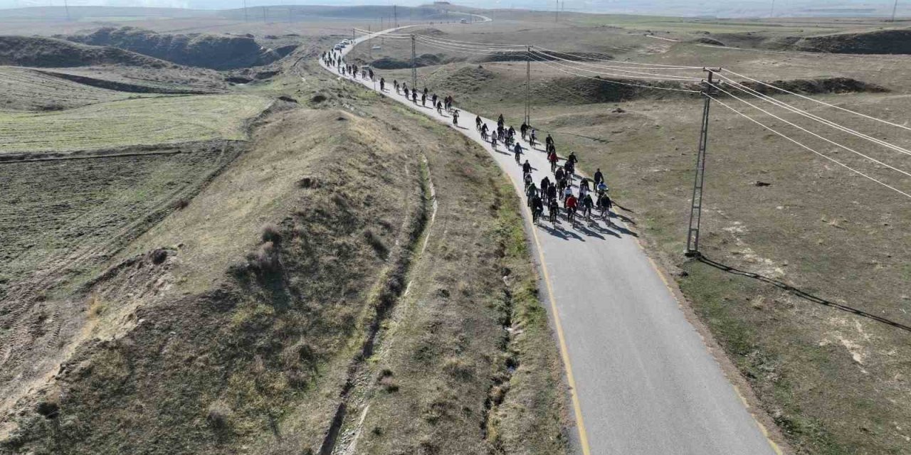 Van’da "PedalVan" projesiyle sağlıklı yaşam bisiklet turu düzenlendi