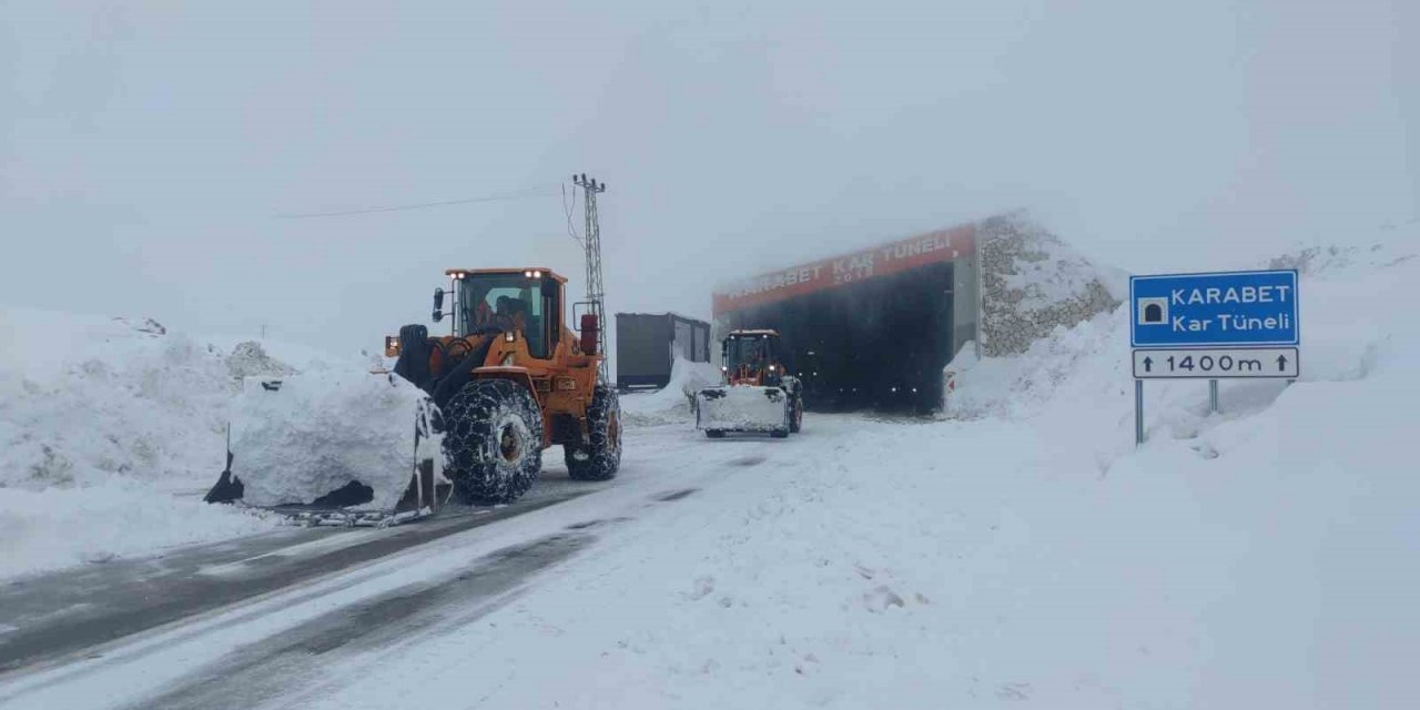 Bahçesaray yolu ulaşıma açıldı