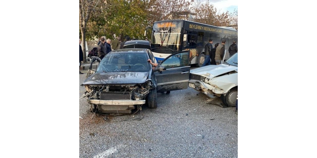 Elazığ’da zincirleme trafik kazası: 3 yaralı