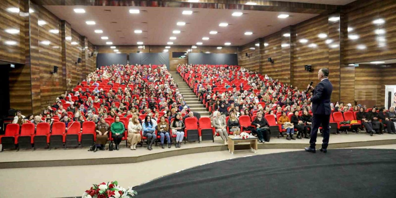 Van’da ‘Çocuk İstismarının Önlenmesinde Ailenin Rolü’ söyleşi düzenlendi