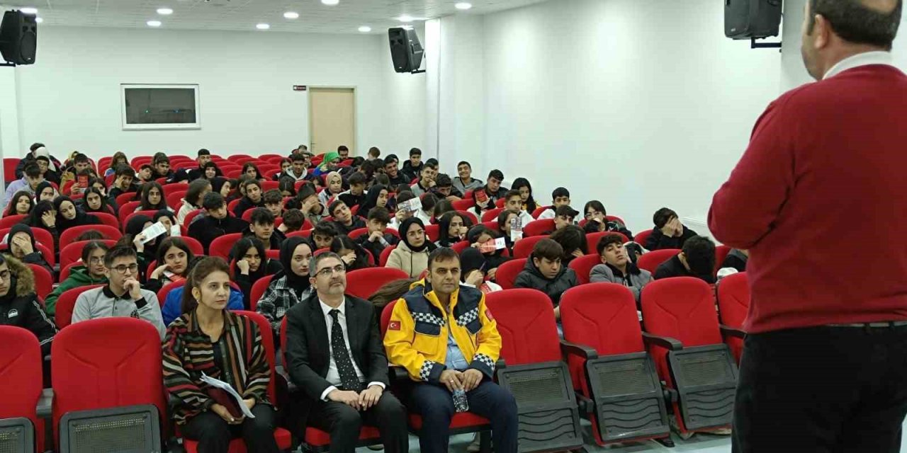 Bingöl’de öğretmen ve öğrencilere ilk yardım semineri