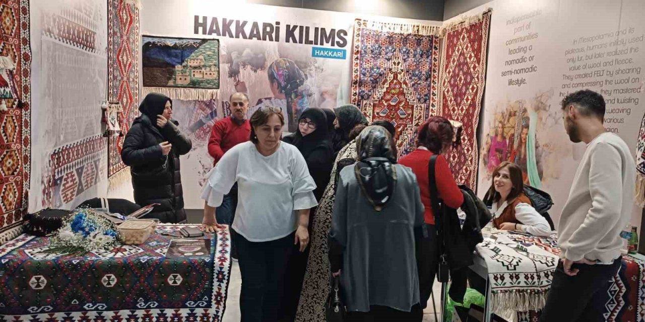 Çukurca kilimleri İstanbul’da sergilendi