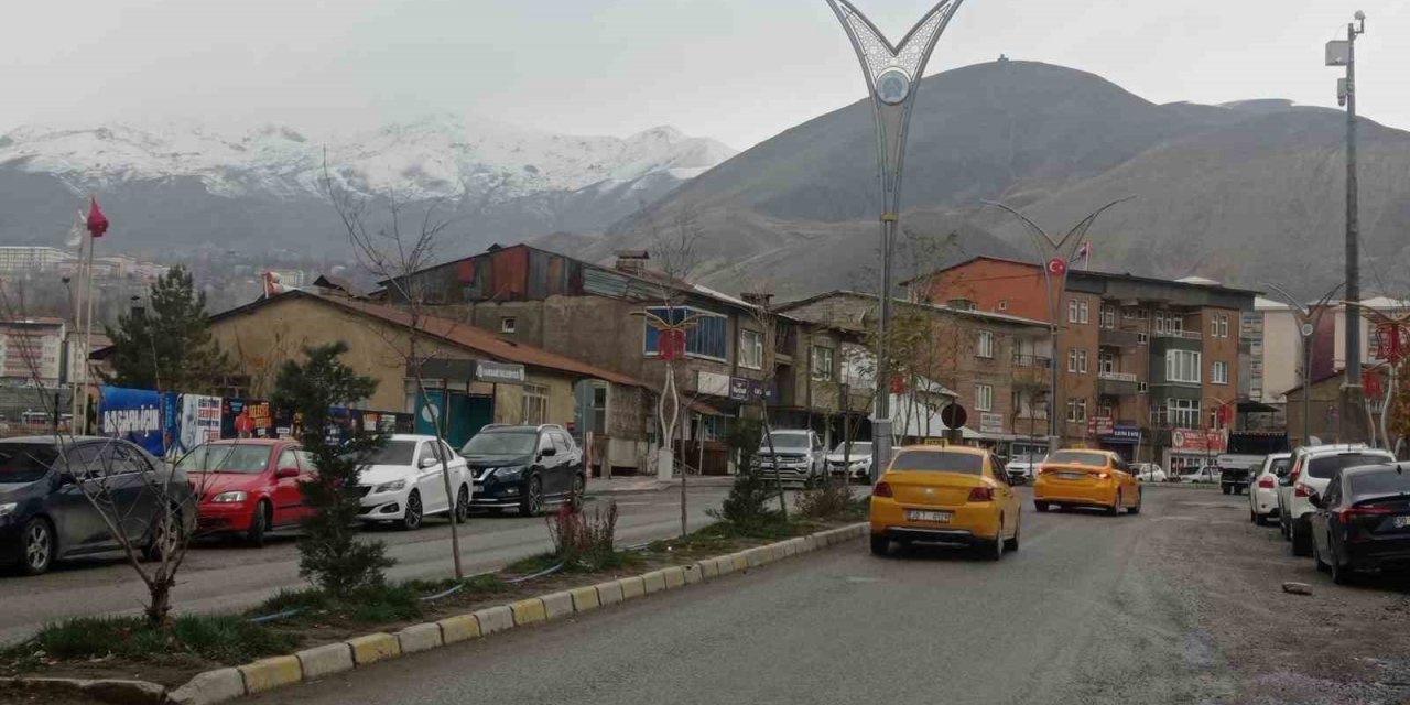 Hakkari’de yağmur yağışı yerini soğuk havaya bıraktı