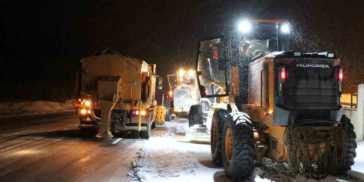 Erzincan’ın yüksek kesimlerinde kar yağışı etkili oldu