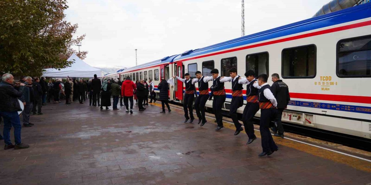 Turistik Doğu Ekspresi’ne Erzincan’da sıcak karşılama