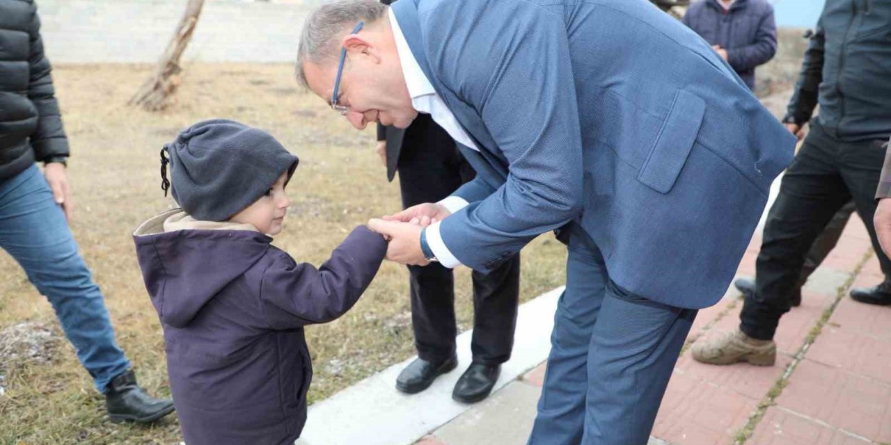 Vali Ziya Polat, mahalle ziyaretlerine devam ediyor