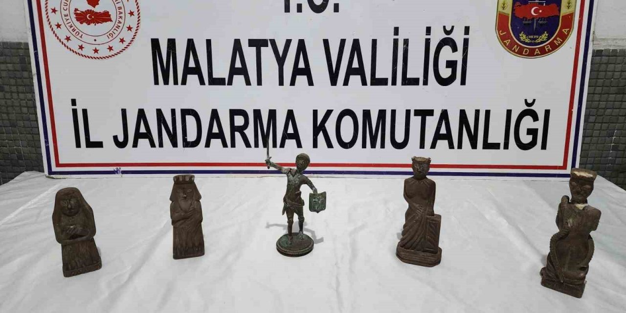 Malatya’da Roma dönemine ait 5 heykel ele geçirildi