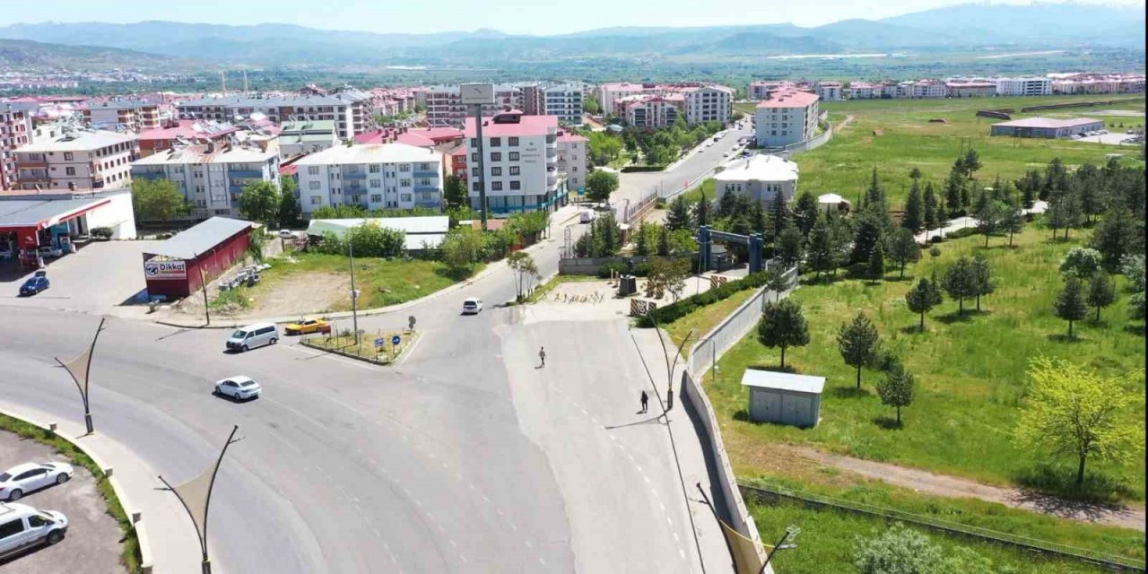 Bingöl’deki yol genişletme çalışmaları, trafiğe can suyu oluyor