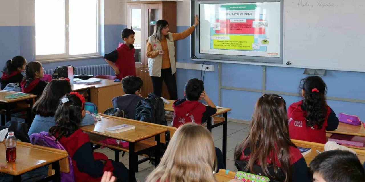 Ortaokul öğrencilerine, "Gıda Güvenilirliği, Gıda Kayıpları ve İsrafı" konularında eğitim verildi