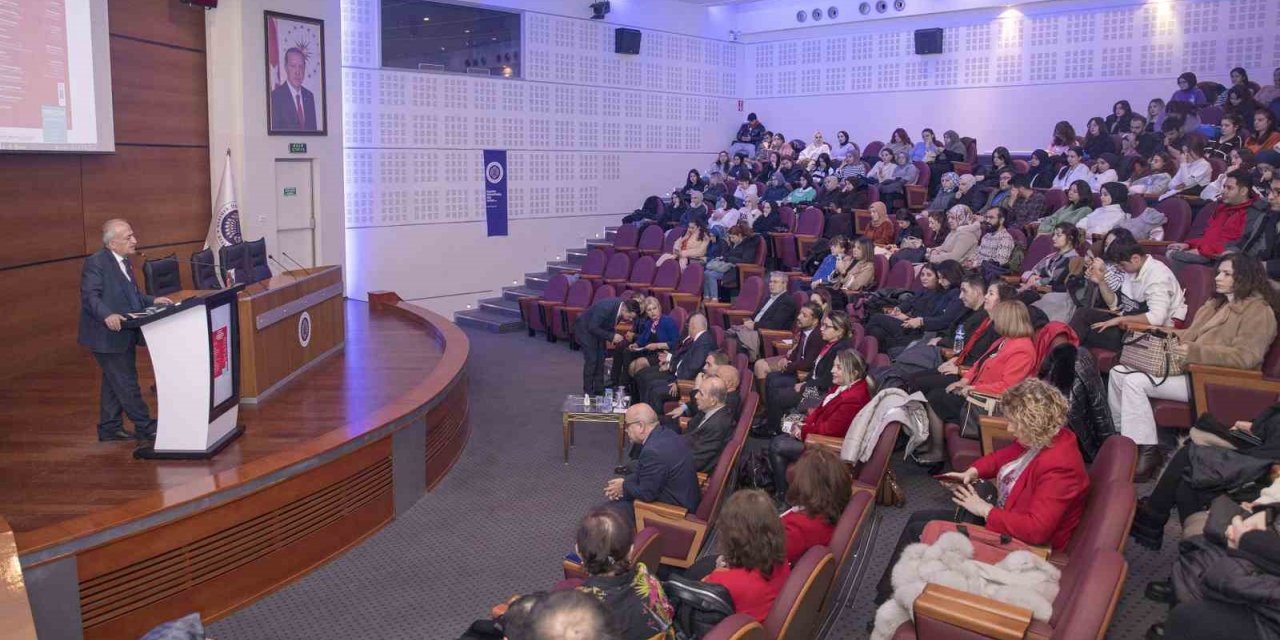 Sağlık hizmetlerine multidisipliner bakış sempozyumu düzenlendi