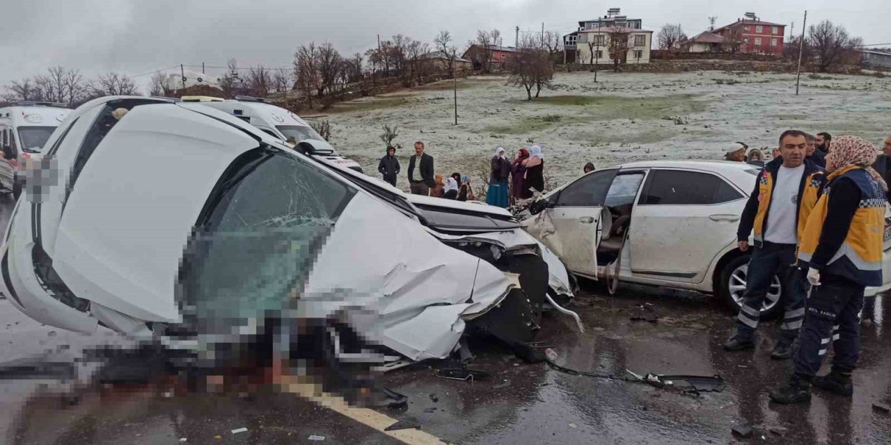 Bingöl’de trafik kazası: 1 ölü, 4 yaralı