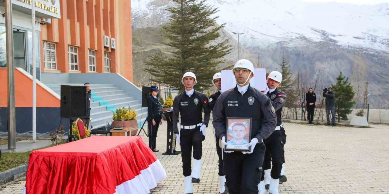 Kalp krizi geçiren polis memuru törenle memleketine uğurlandı