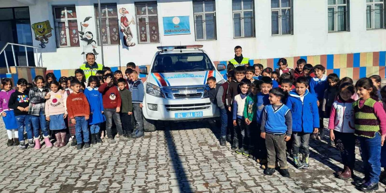 Jandarmadan öğrencilere trafik eğitimi