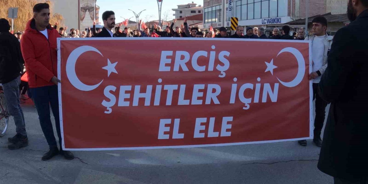 Erciş’te ’şehitleri anma ve teröre lanet’ yürüyüşü yapıldı