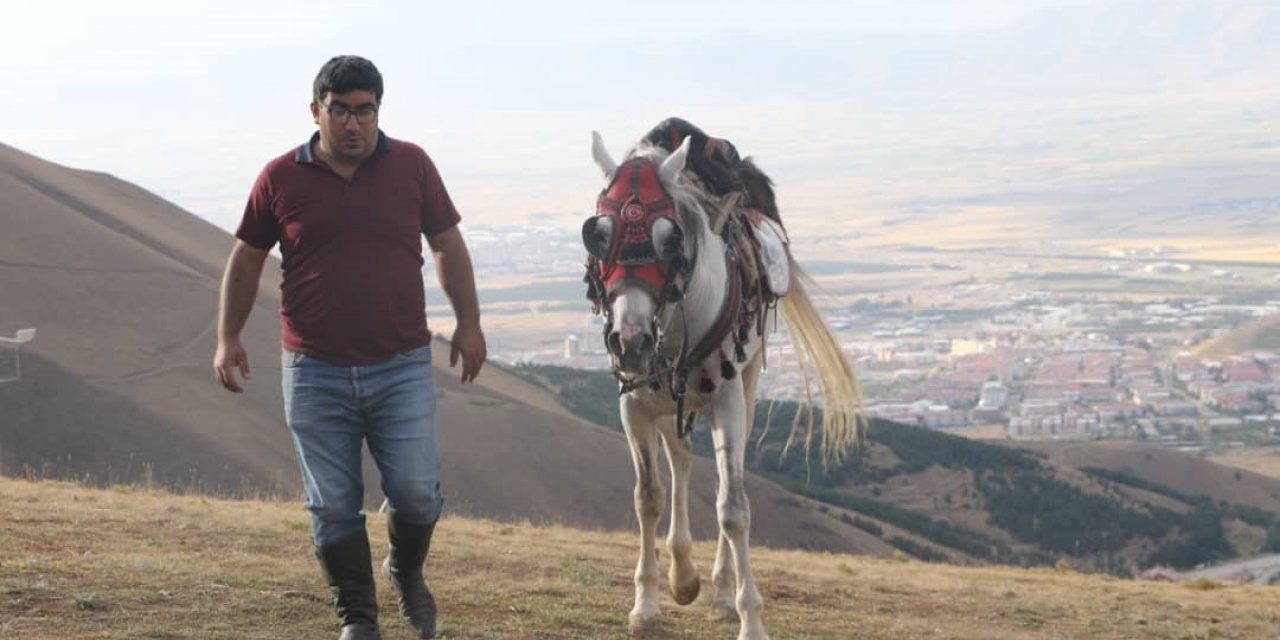 “Eski Çağ’dan Modern Çağ’a” atın kitabını yazdılar