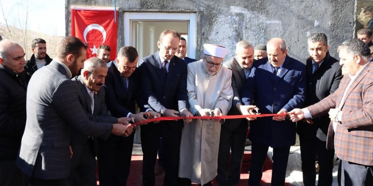 Karayazı Çıkılgan Mahallesi Cami dualarla açıldı