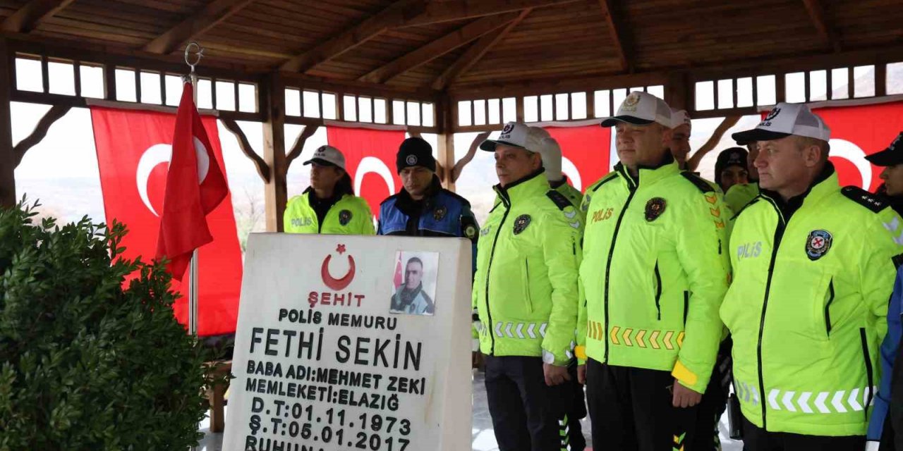 Şehit polis Fethi Sekin kabri başında anıldı