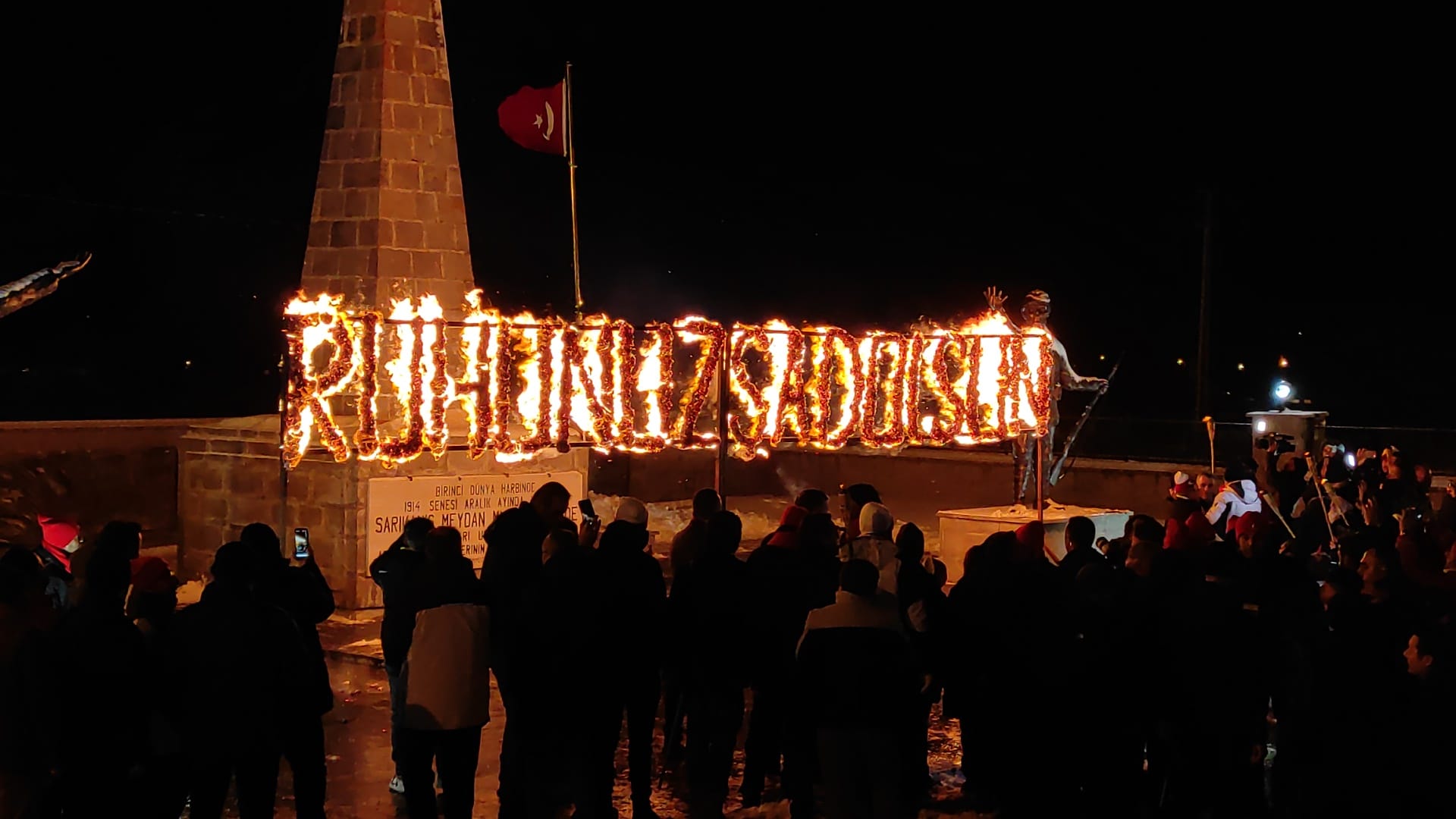 Sarıkamış şehitleri meşaleli yürüyüşle anıldı