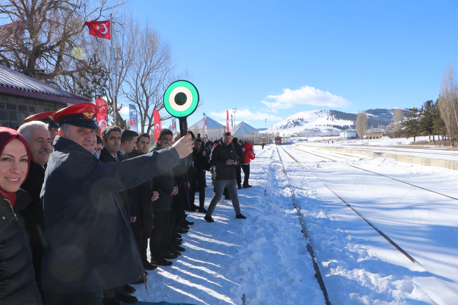 Sarıkamış Ekspresi’ni Bakan Bak karşıladı