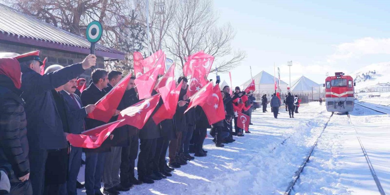 Bakan Bak: “Gençlerimize geçmişimizi iyi anlatmalıyız”