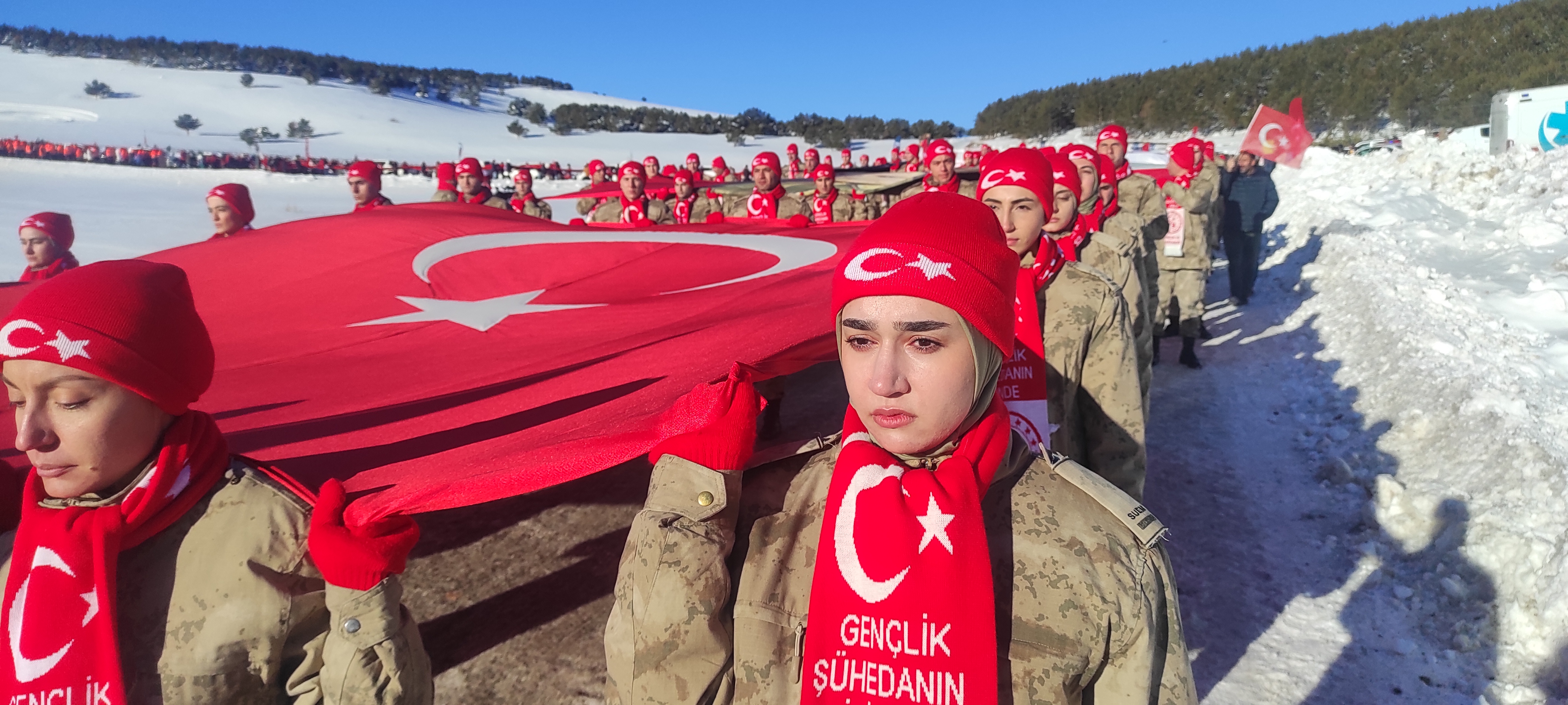 Sarıkamış şehitleri, binlerce kişinin katıldığı yürüyüşle anıldı