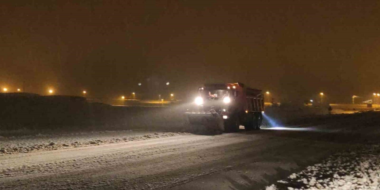 Van’da 53 yerleşim yerinin yolu ulaşıma kapandı