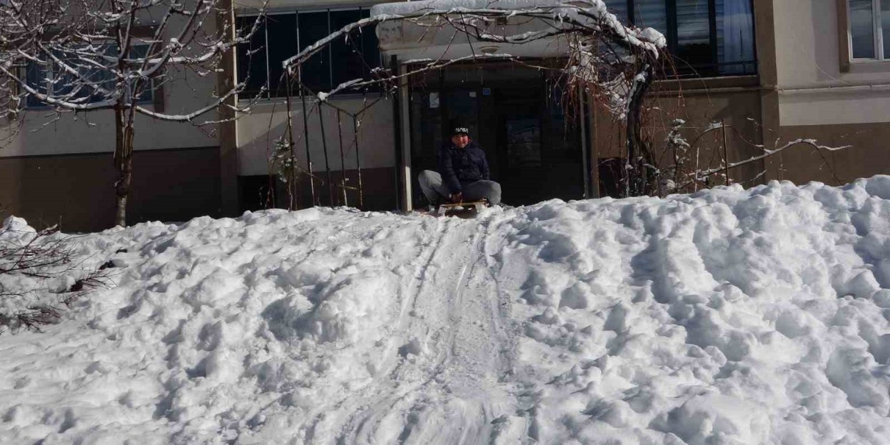 Bitlis’te 15 köy yolu kardan dolayı kapalı