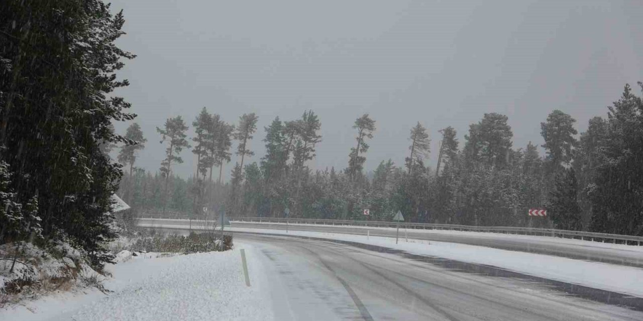 Ardahan’da kar ve tipi ulaşımı olumsuz etkiliyor