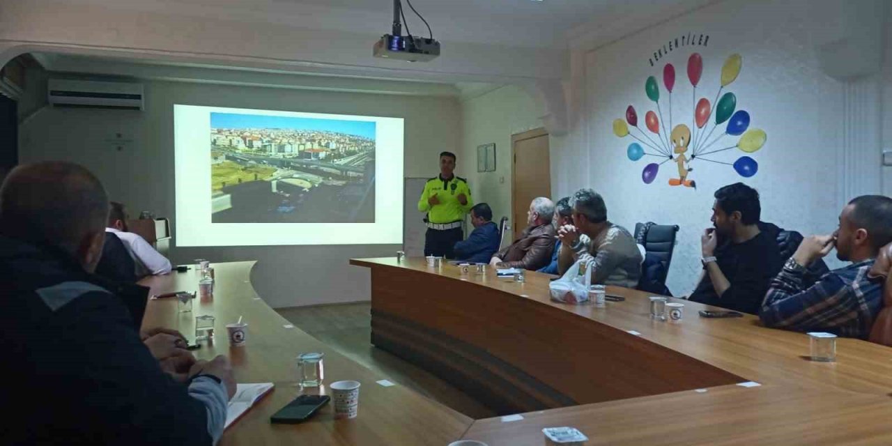 Elazığ polis ekipleri tarafından sürücülere eğitim verildi