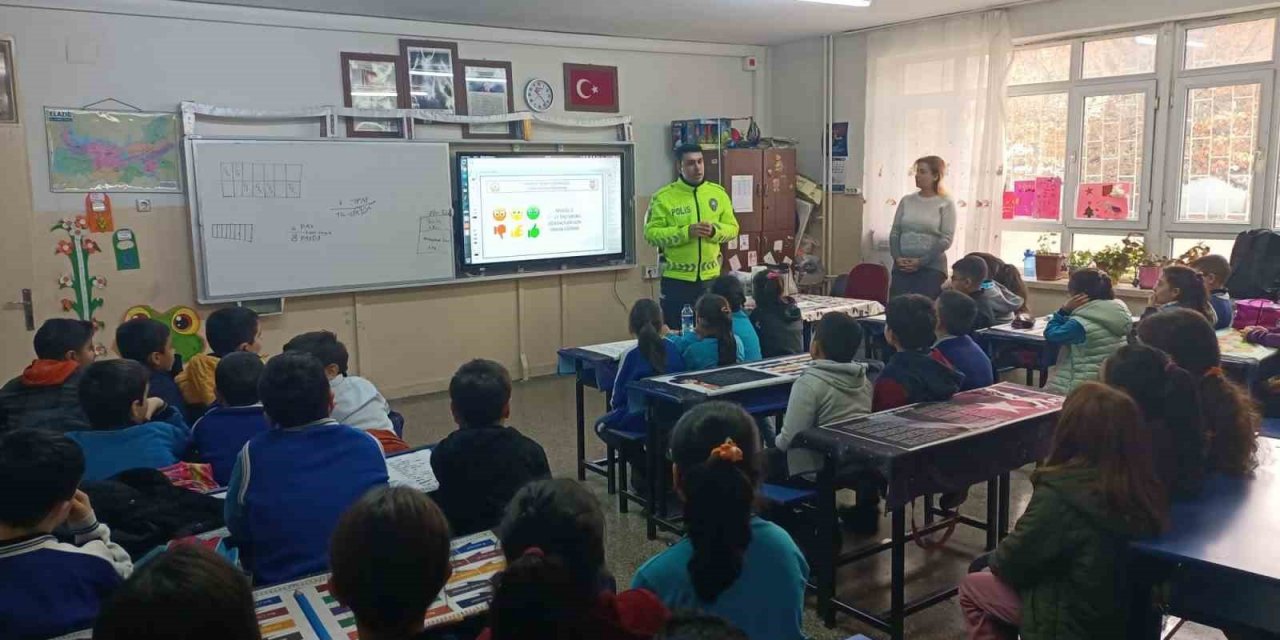 Elazığ’da öğrencilere trafik eğitimi verildi